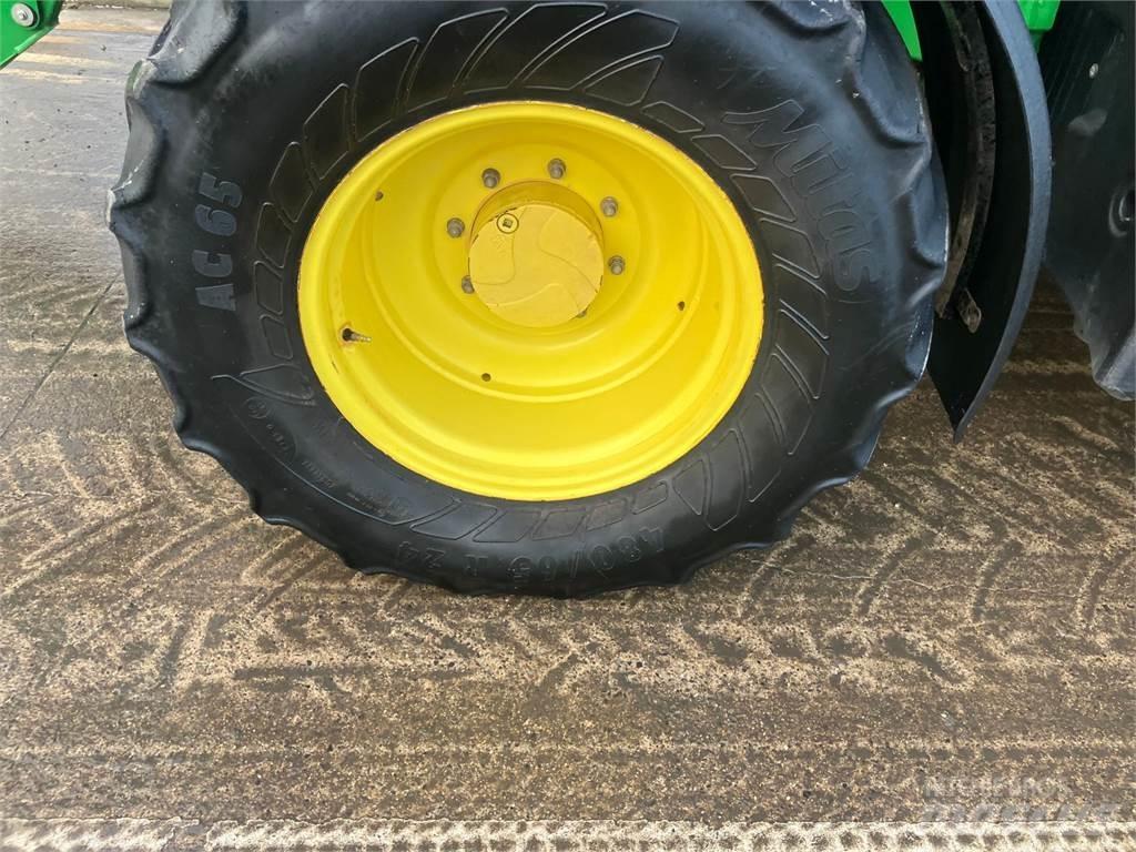 John Deere 6120M Tracteur