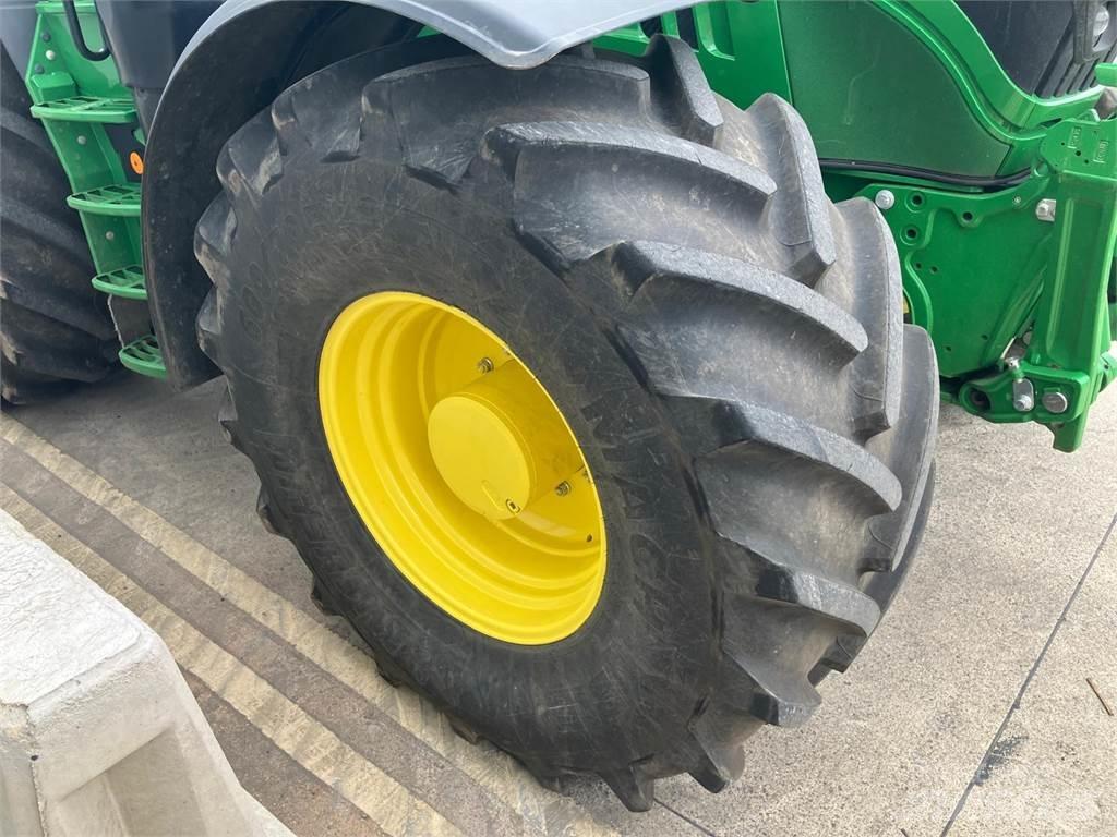 John Deere 6215R Tracteur