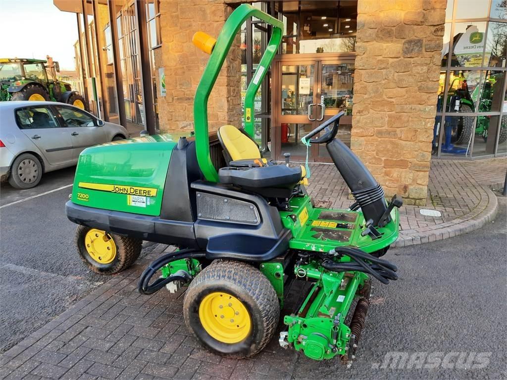 John Deere 7200 Tondeuses à conducteur marchant