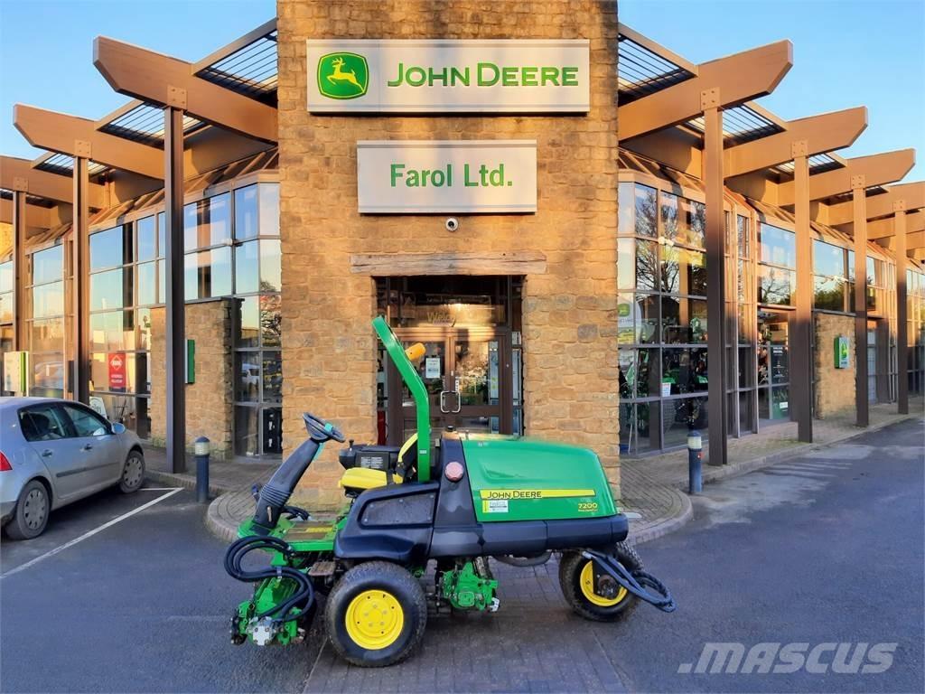 John Deere 7200 Tondeuses à conducteur marchant