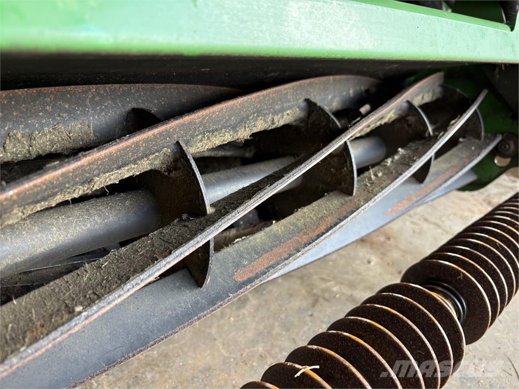 John Deere 7200A Tondeuses à conducteur marchant