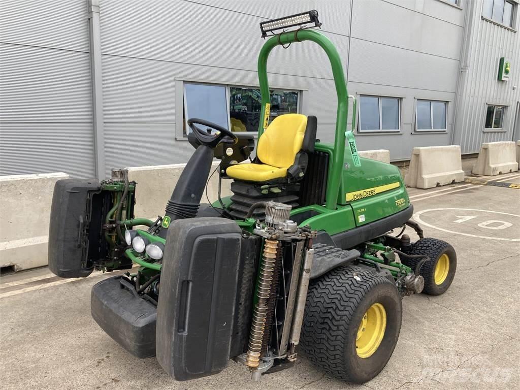 John Deere 7500AE Tondeuses à conducteur marchant