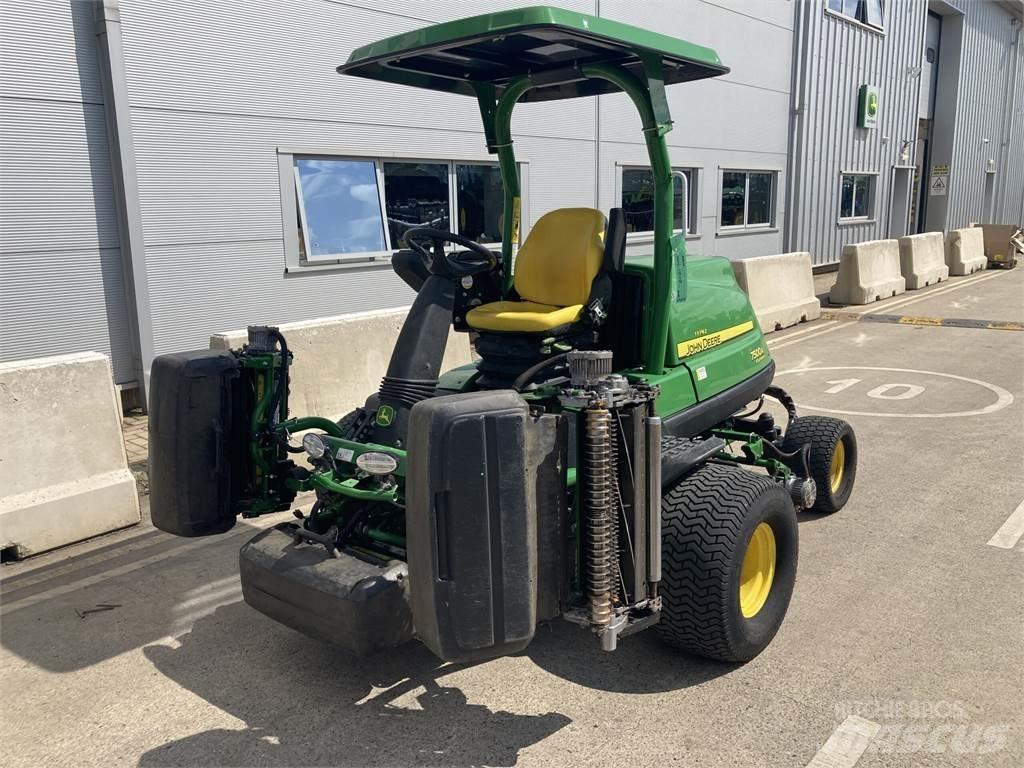 John Deere 7500AE Tondeuses à conducteur marchant