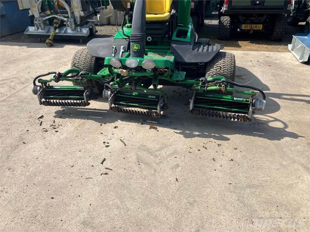 John Deere 7500AE Tondeuses à conducteur marchant