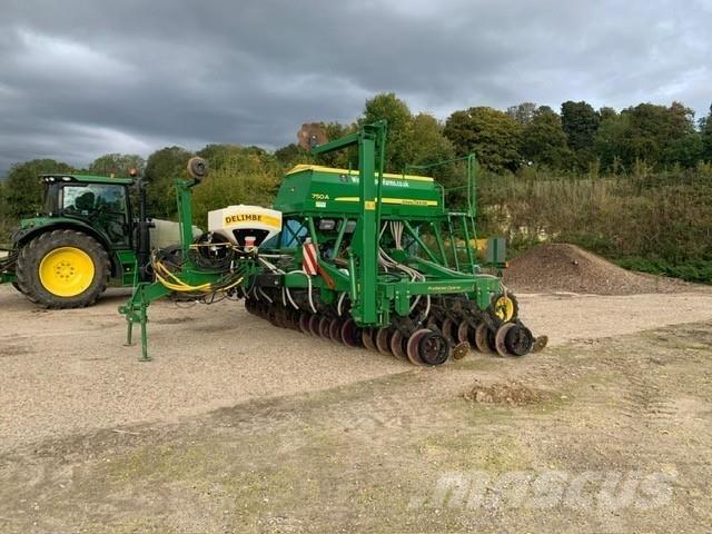 John Deere 750A Semoir