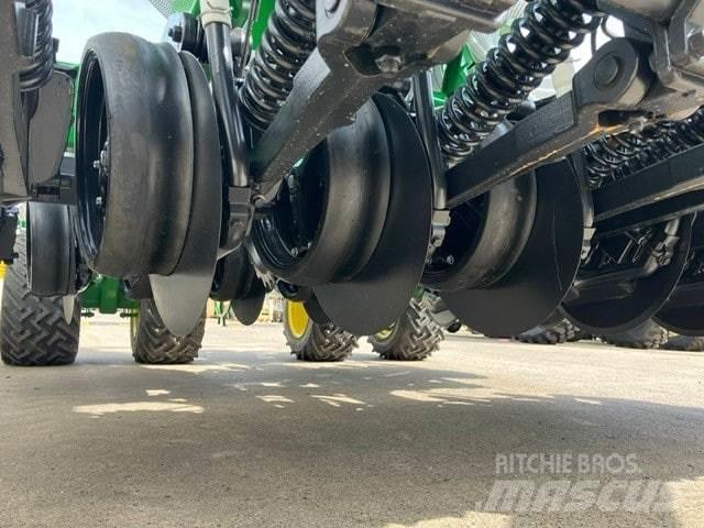 John Deere 750A Semoir