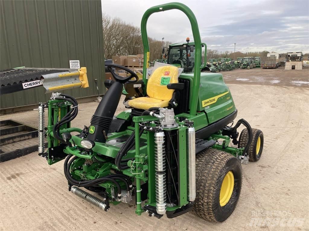 John Deere 7700A Tondeuses à conducteur marchant