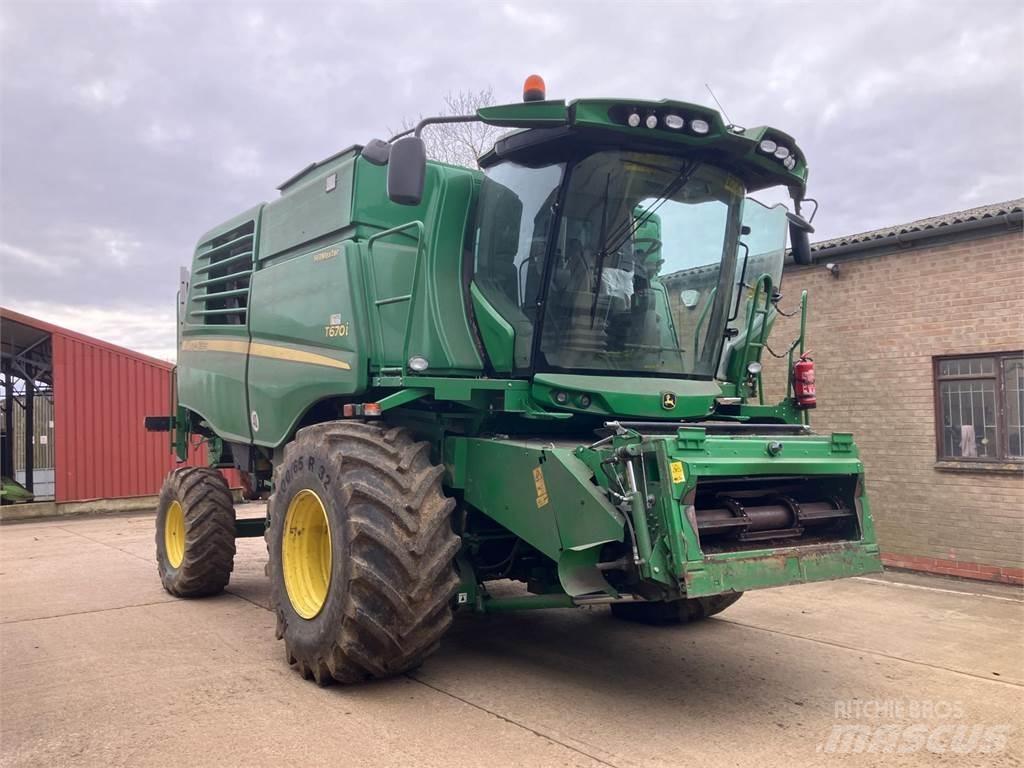 John Deere T670 HM Moissonneuse batteuse