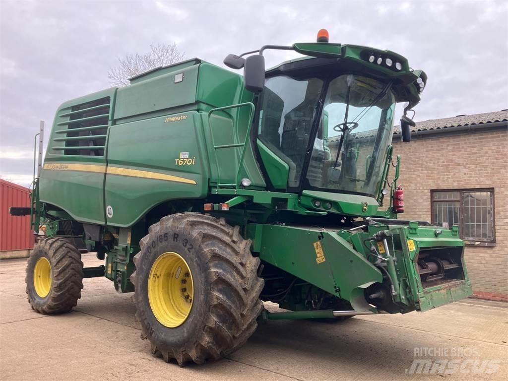 John Deere T670 HM Moissonneuse batteuse