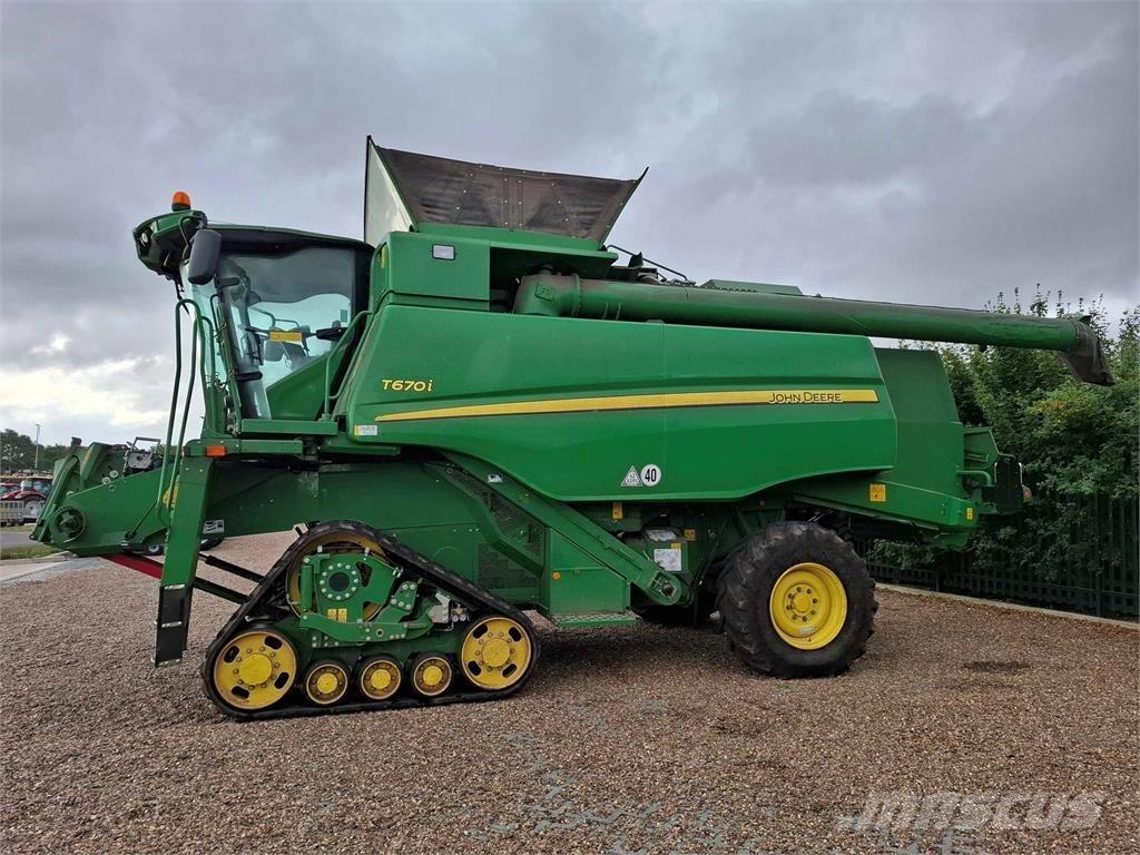 John Deere T670i Moissonneuse batteuse