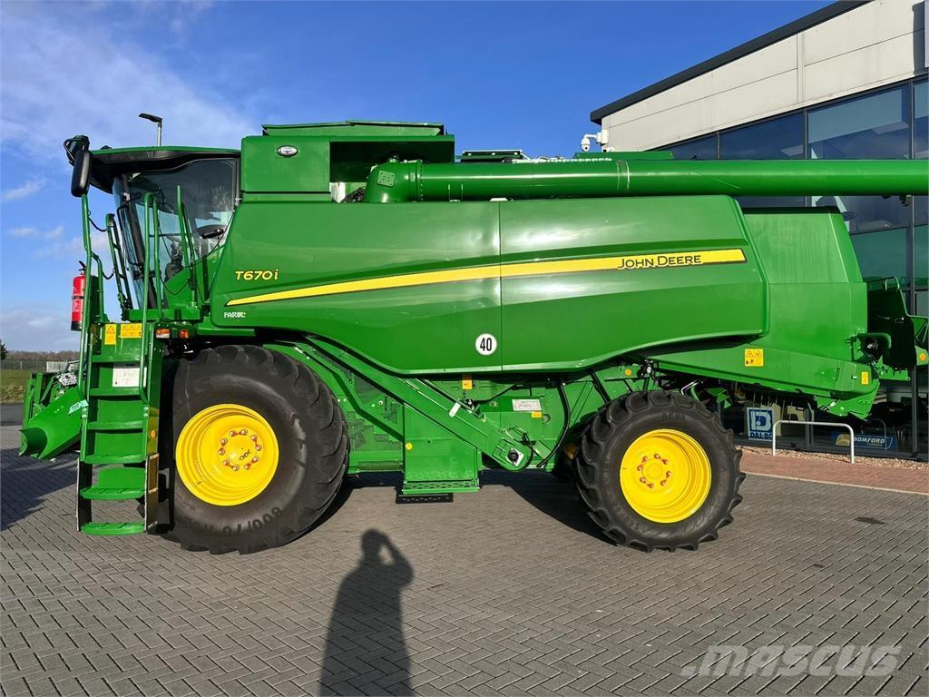 John Deere T670i Moissonneuse batteuse