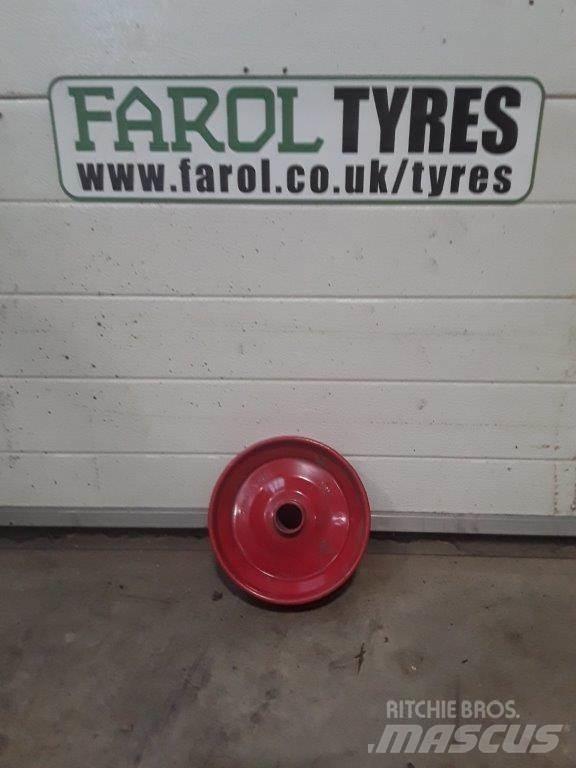  Misc. Red Rim Pneus, roues et jantes