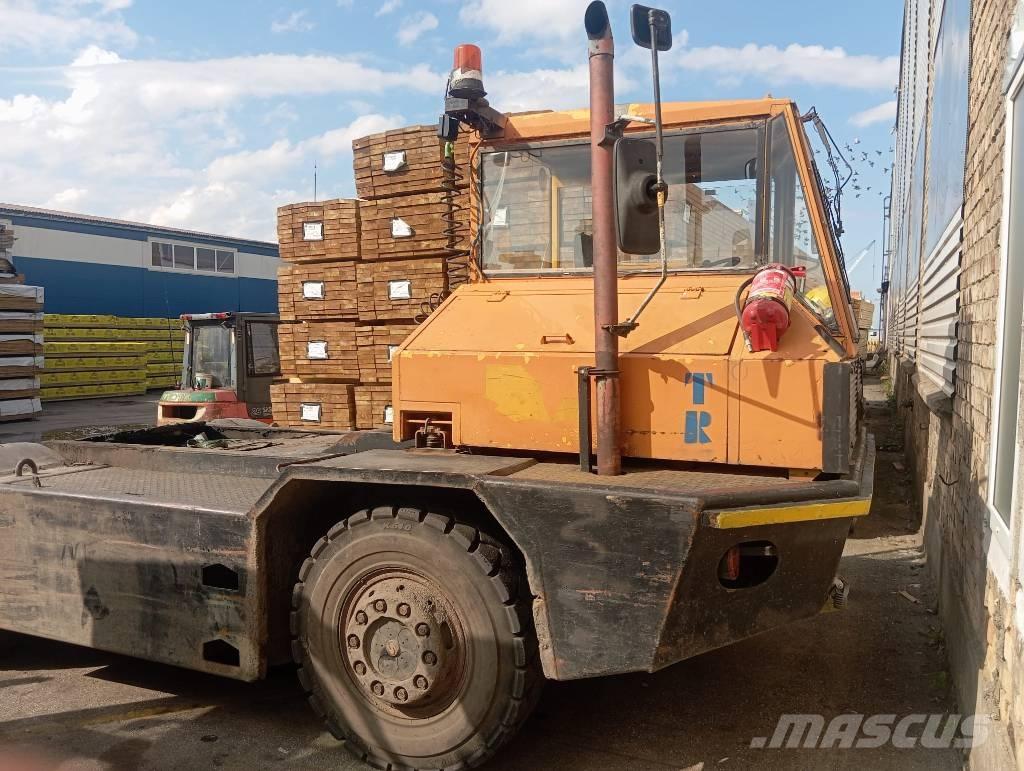 Sisu TR160 AL 4 X4 Tracteur de manœuvre