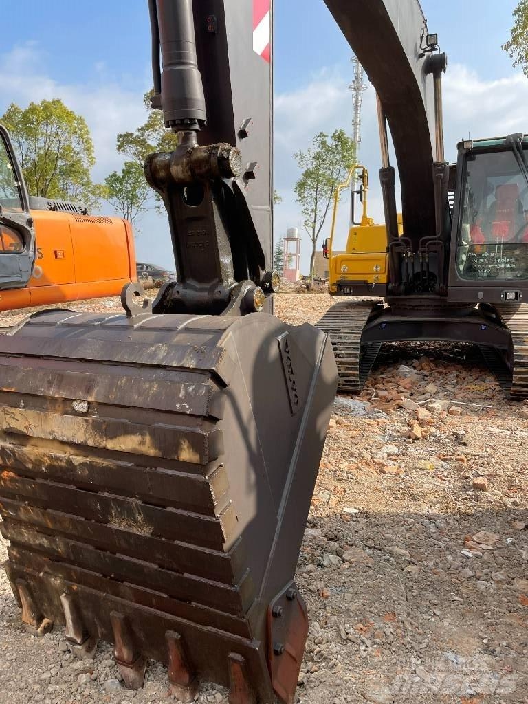 Volvo 220D Pelle sur chenilles
