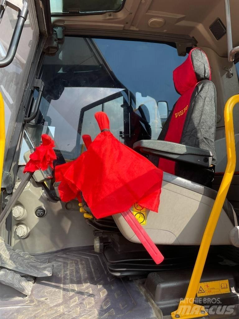 Volvo 220D Pelle sur chenilles