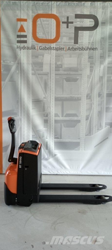 Toyota LWE 160 Gerbeur accompagnant