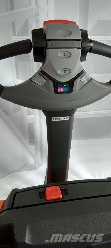 Toyota LWE 160 Gerbeur accompagnant