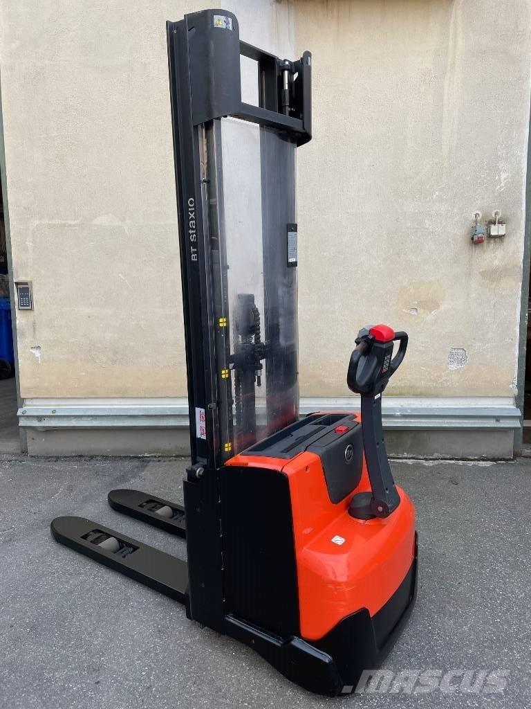 BT Staxio SWE120L Gerbeur accompagnant