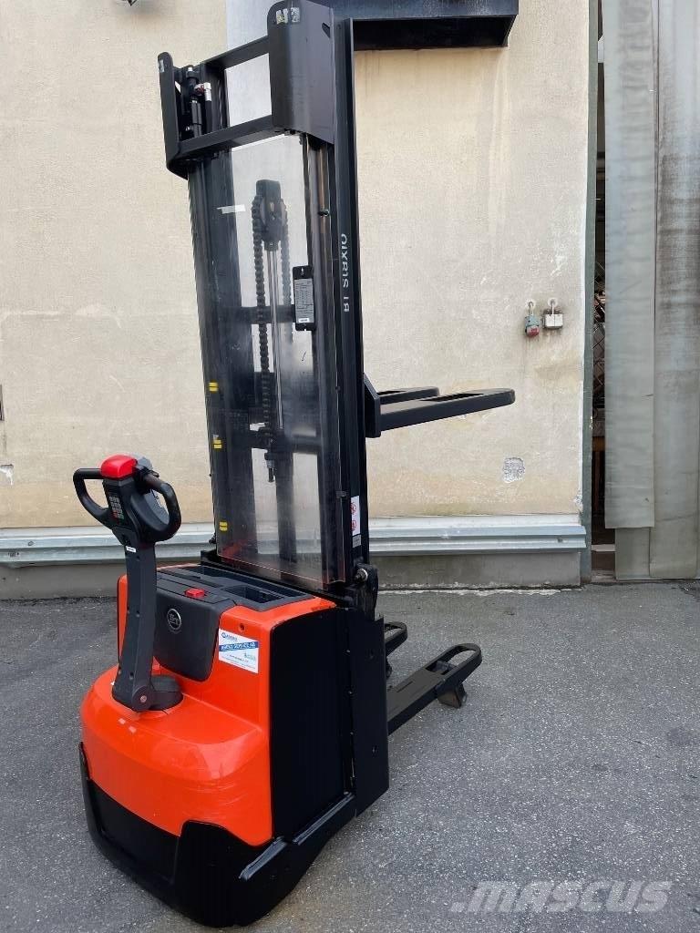 BT Staxio SWE120L Gerbeur accompagnant