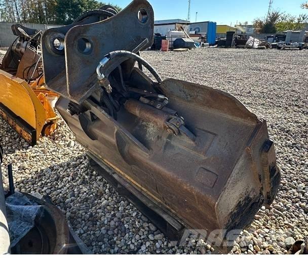 Komatsu PW160-7EO Pelle rétro arrière