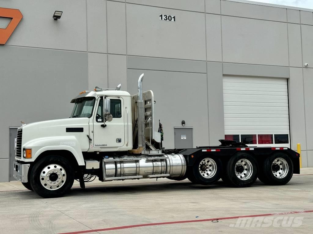 Mack CHU 613 Tracteur routier