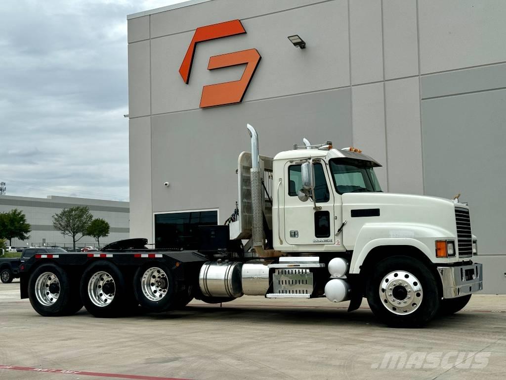 Mack CHU 613 Tracteur routier