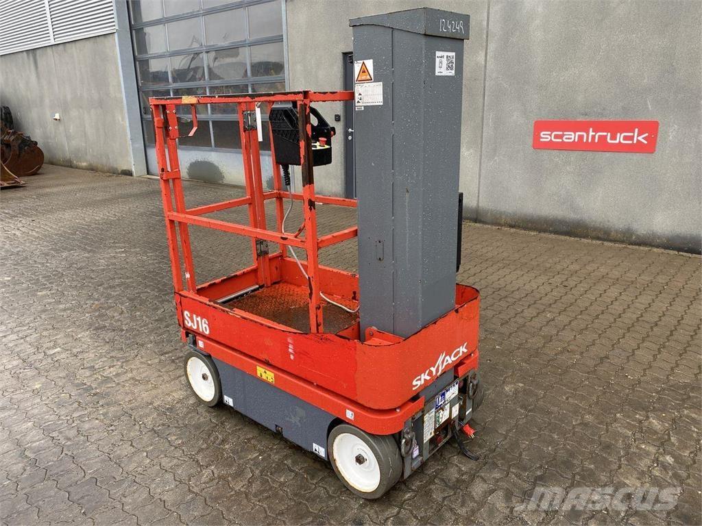 SkyJack SJ16 Mât vertical