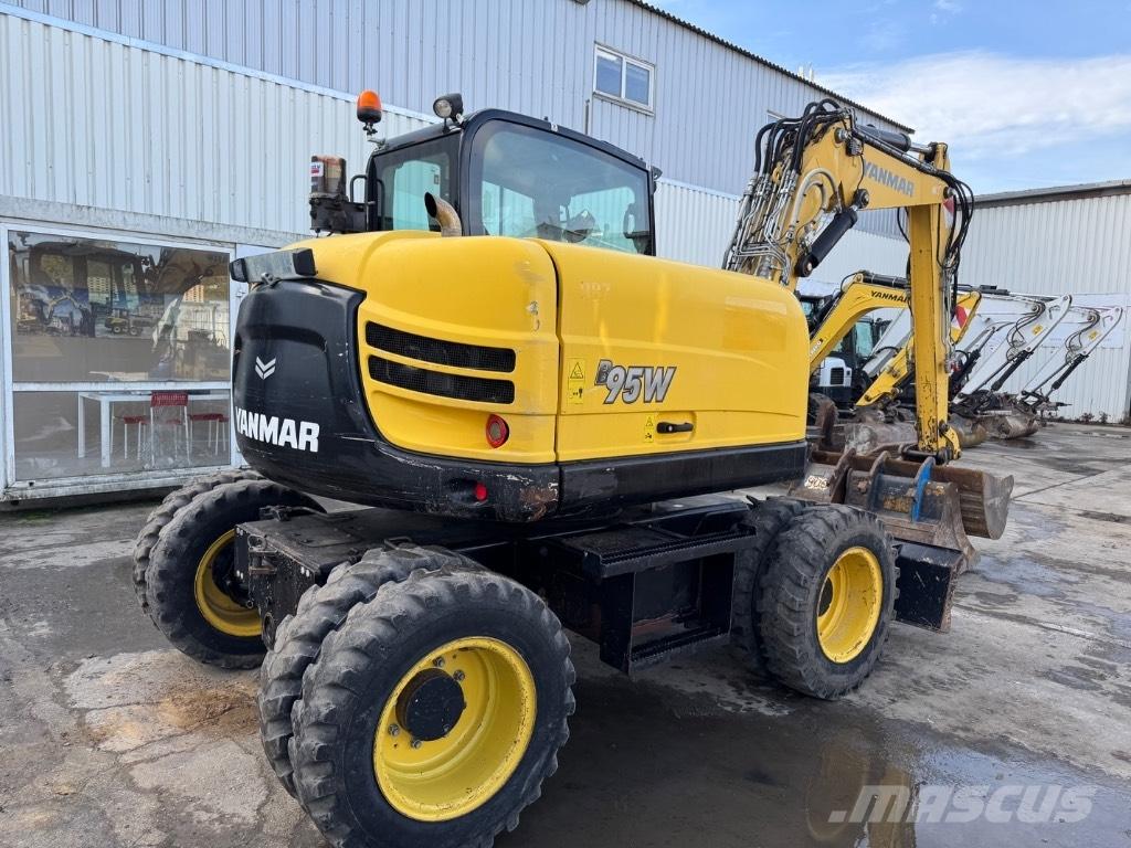 Yanmar B95W (40576) Pelle sur pneus
