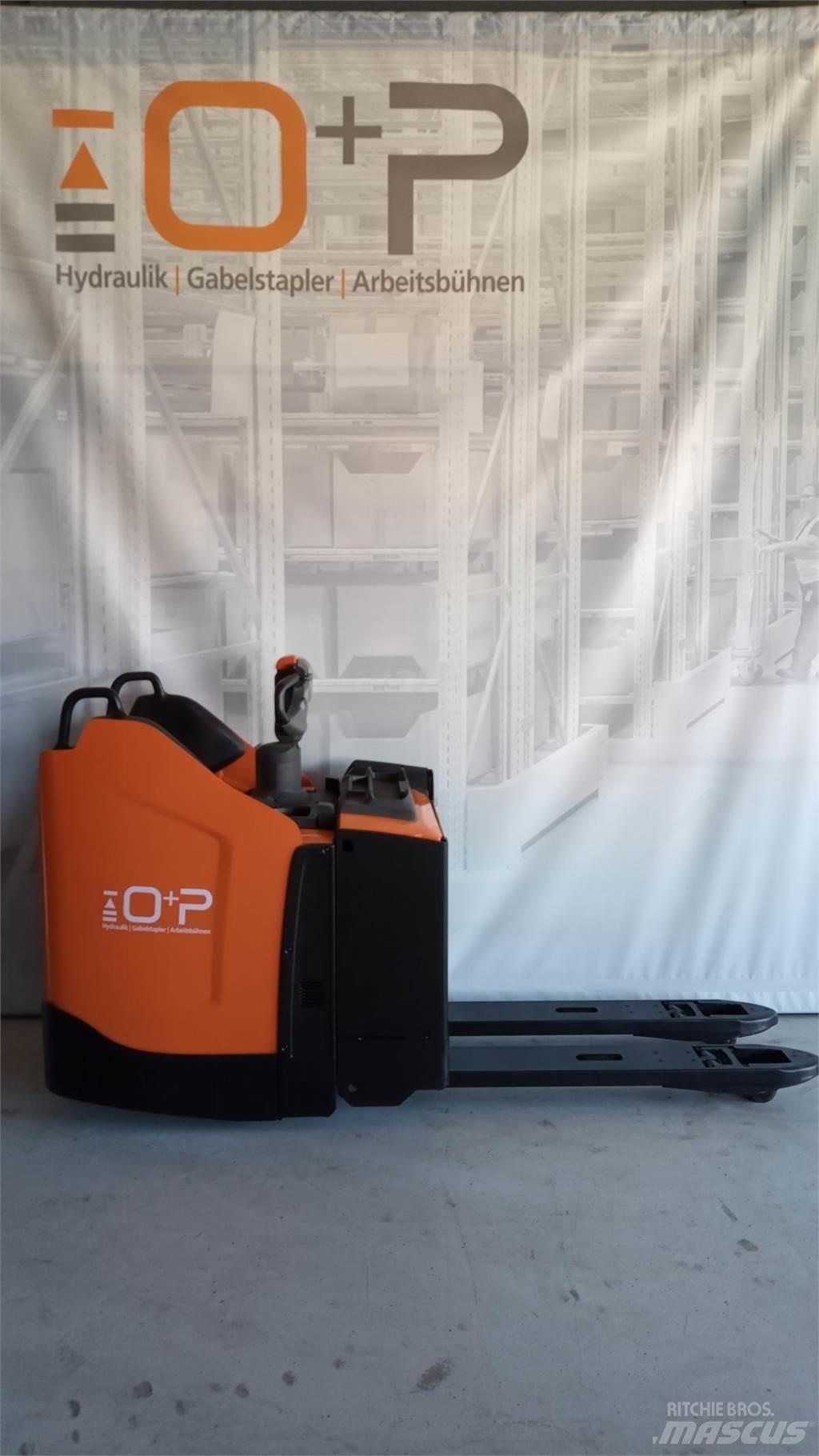 Toyota LPE 200 Transpalette accompagnant