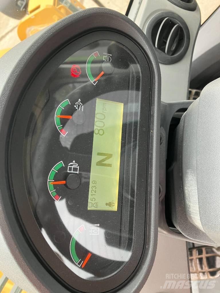 CAT 938M Chargeuse sur pneus