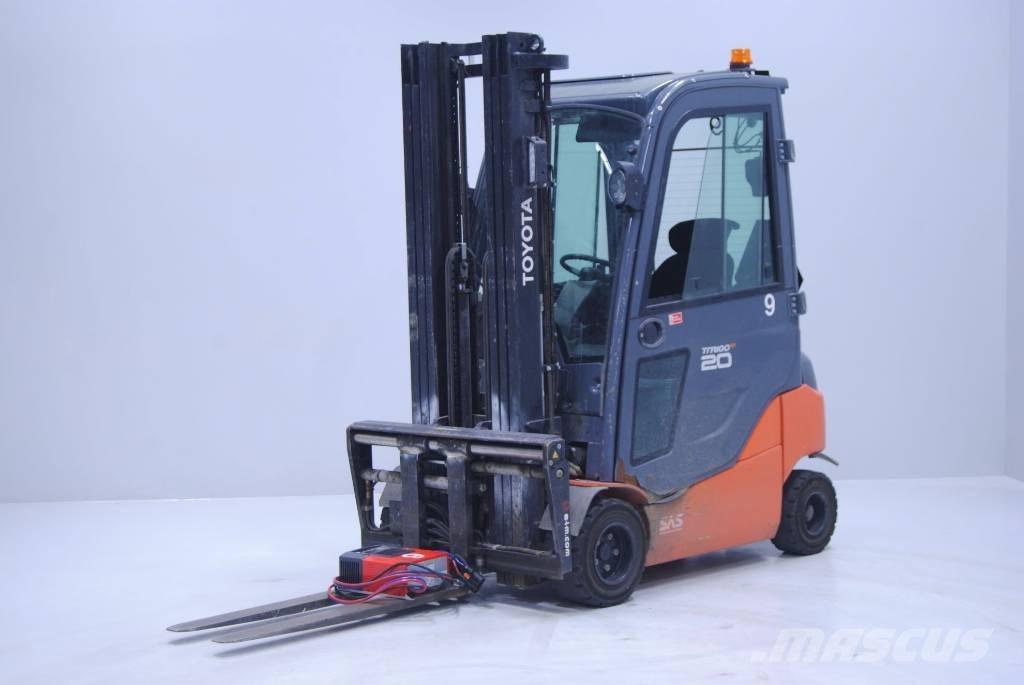 Toyota 8FBMK20T Chariots élévateurs électriques