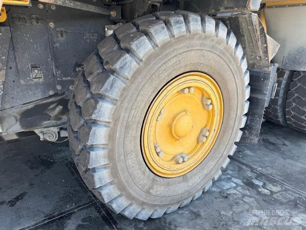 Komatsu HD405-7 Tombereau rigide