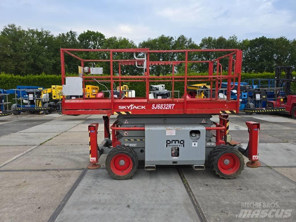 SkyJack SJ 6832 RT Nacelle ciseaux