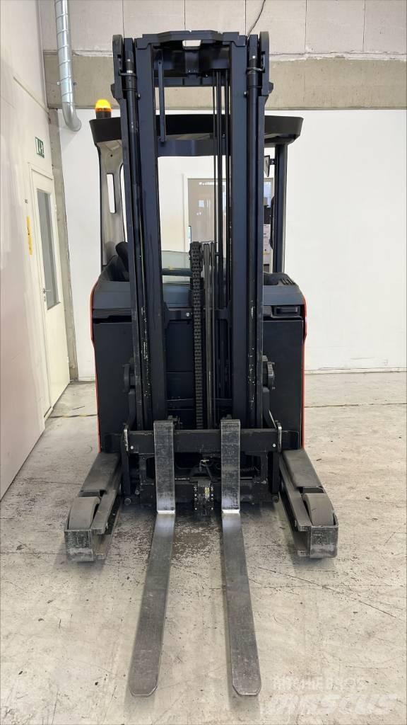BT RR E 140 H Chariot à mât rétractable