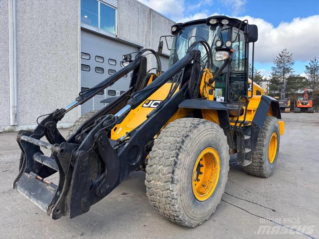 JCB 437 HT Chargeuse sur pneus