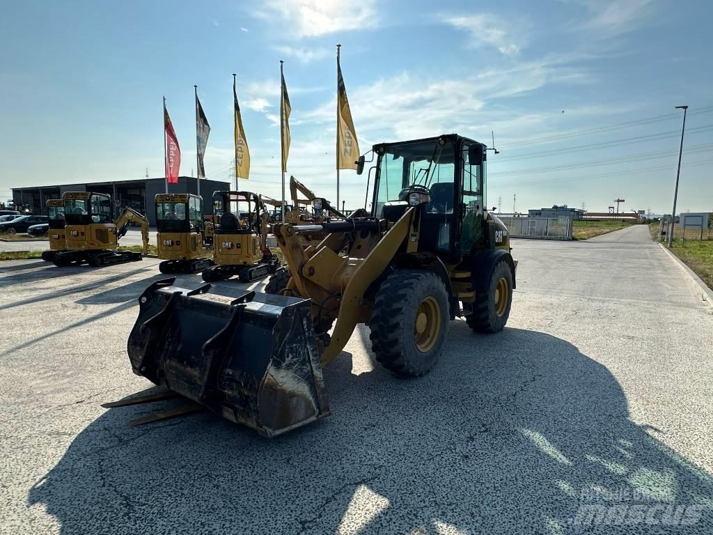 CAT 908M Chargeuse sur pneus
