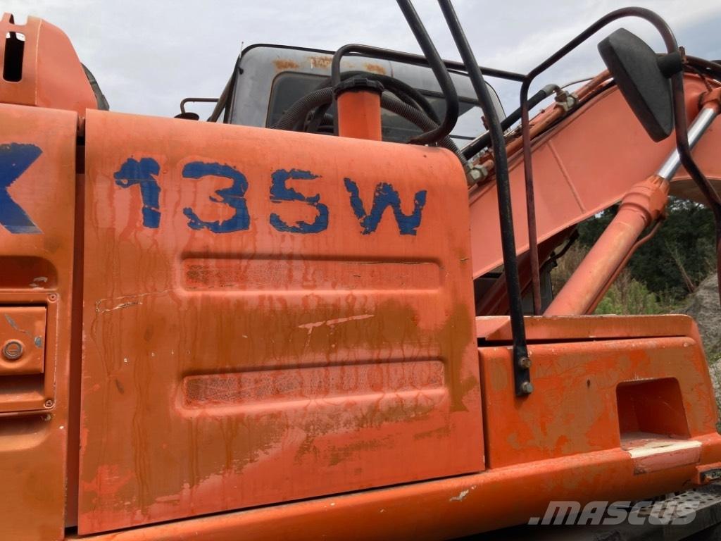 Hitachi EX 135 W Pelle sur pneus