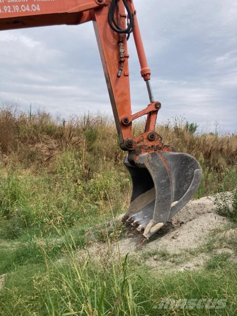 Hitachi EX 135 W Pelle sur pneus