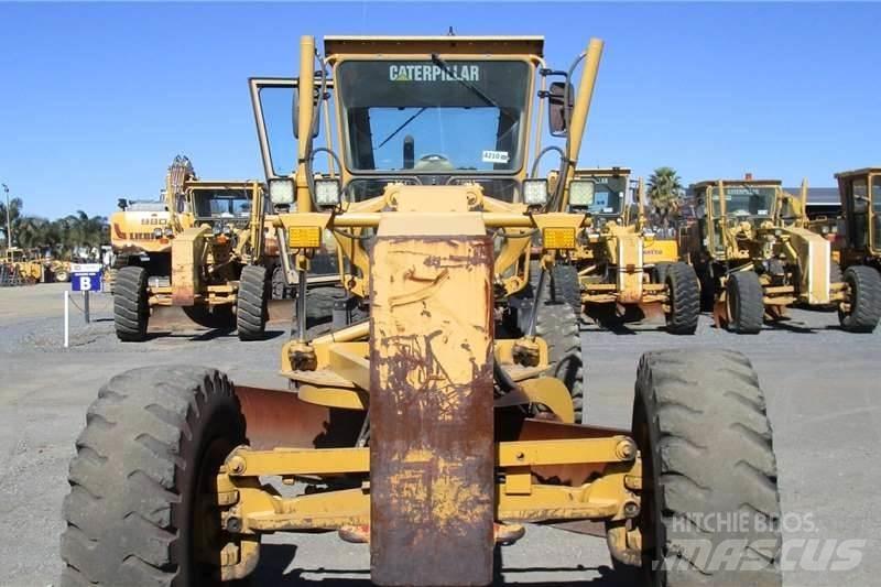 CAT 140K Niveleuse