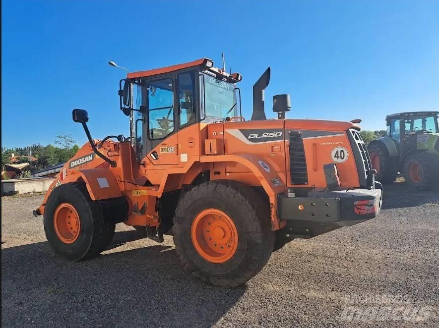 Doosan DL 250-5 Chargeur frontal, fourche
