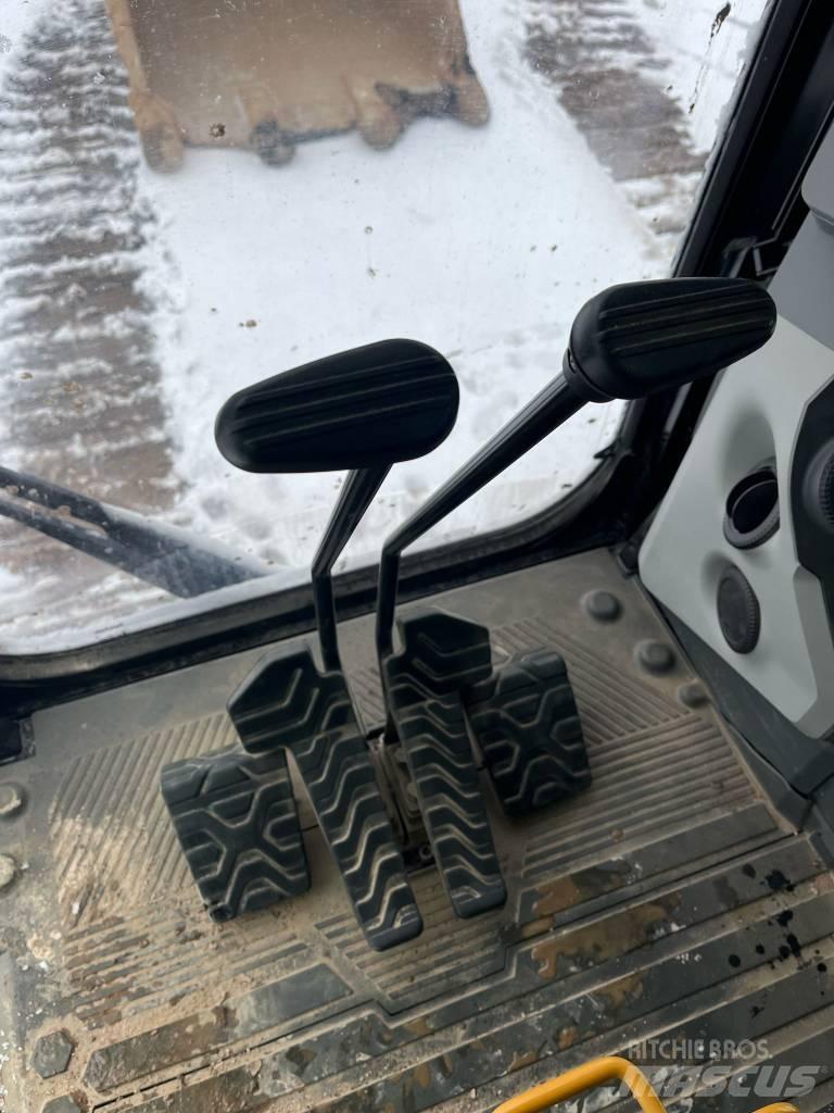 CAT 374-07B Pelle sur chenilles