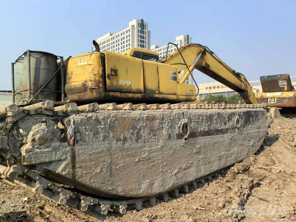 Komatsu PC 200-6 Pelles amphibies