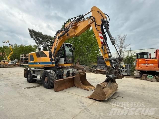 Liebherr A 914 Pelle sur pneus