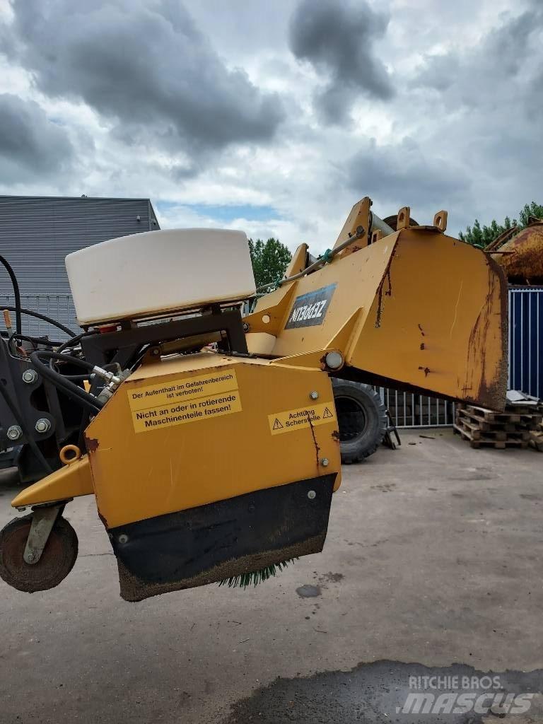CAT 906/7/8 Balayeuse / Autolaveuse