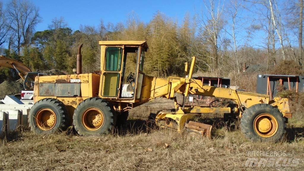 John Deere 672 A Niveleuse