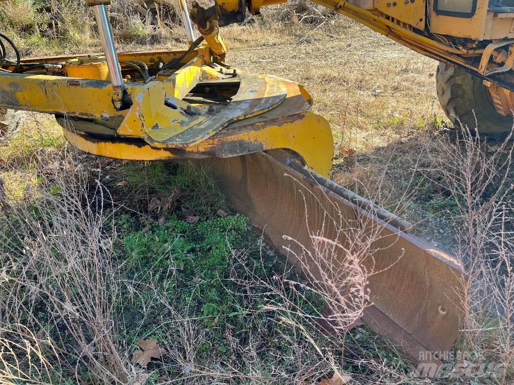 John Deere 672 A Niveleuse