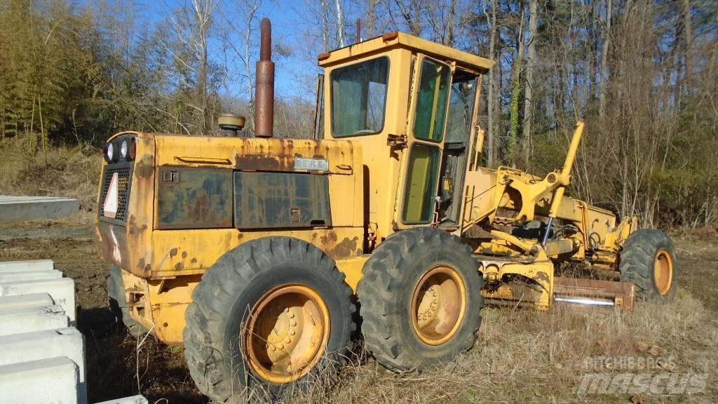 John Deere 672 A Niveleuse