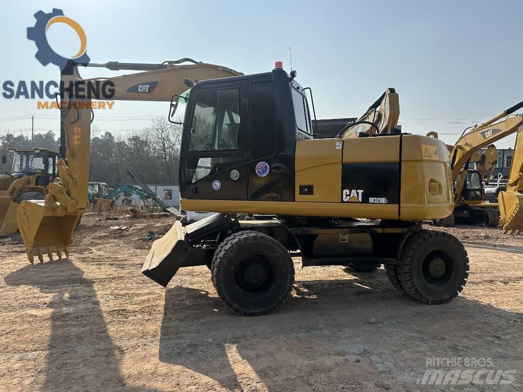 CAT M 320 D Pelle sur pneus