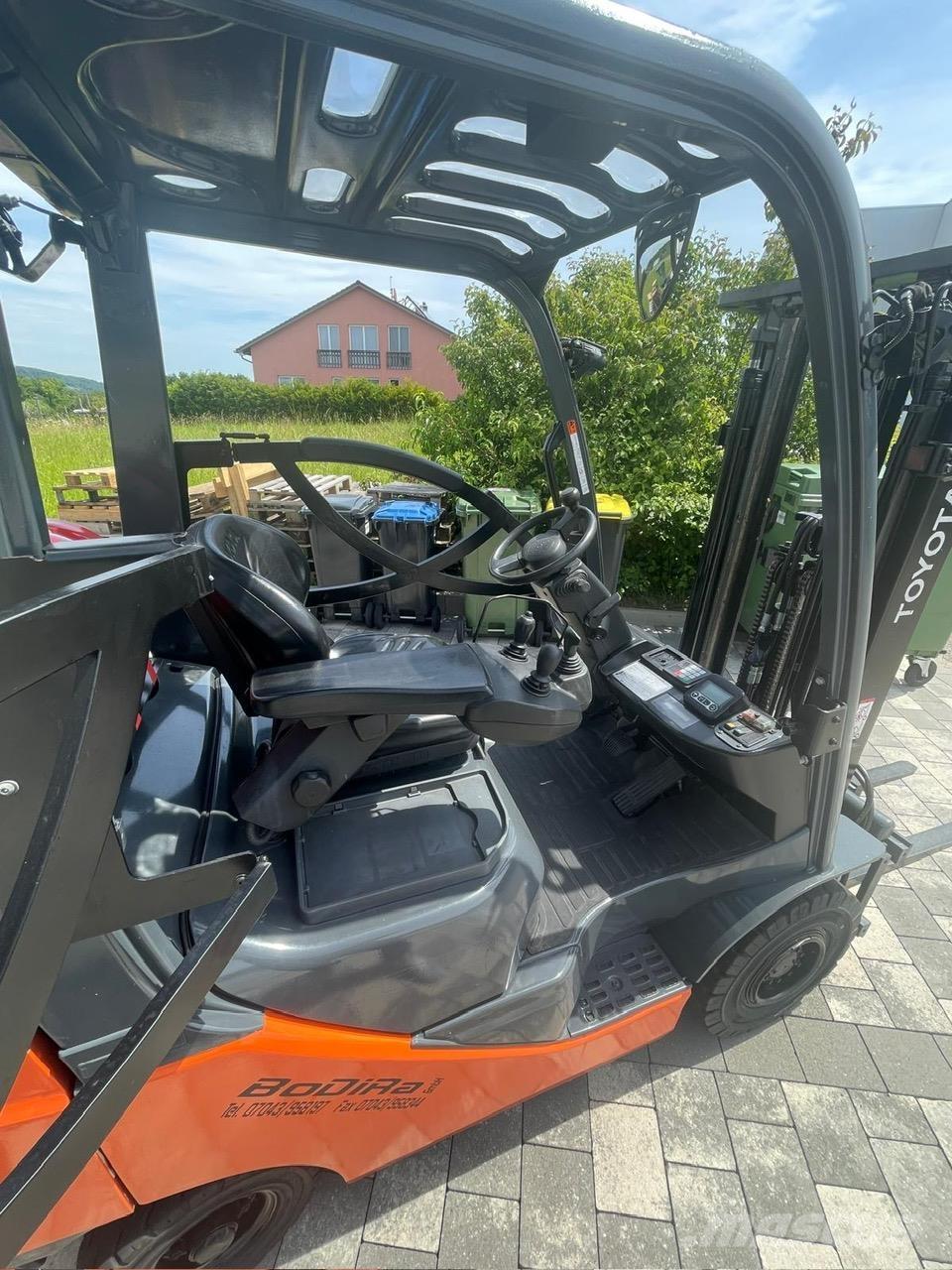 Toyota 02-8FGF18 Chariots GPL