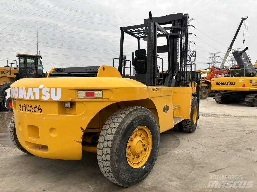 Komatsu FD200 Chariot télescopique
